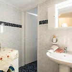 Seaside Family Haven - Avia's Spacious Getaway