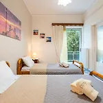 Seaside Family Haven - Avia's Spacious Getaway Avía