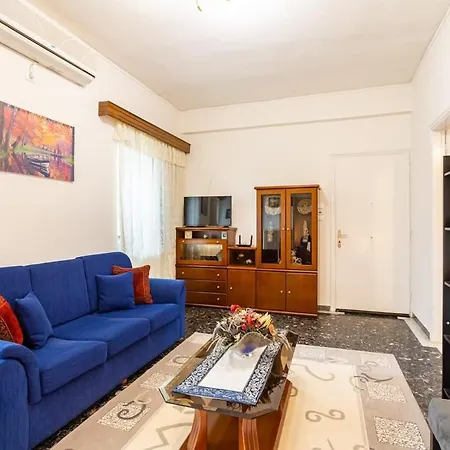 Seaside Family Haven - Avia's Spacious Getaway