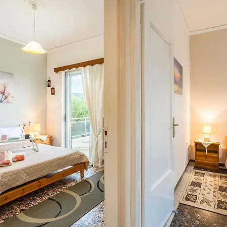 Apartment Seaside Family Haven - Avia's Spacious Getaway