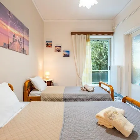 Seaside Family Haven - Avia's Spacious Getaway Avia
