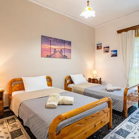 Apartment Seaside Family Haven - Avia's Spacious Getaway *