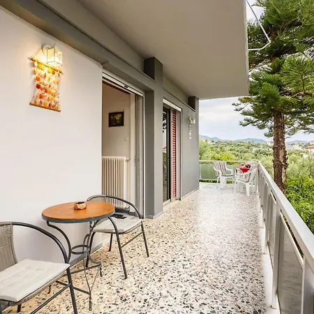 Seaside Family Haven - Avia's Spacious Getaway * Avia