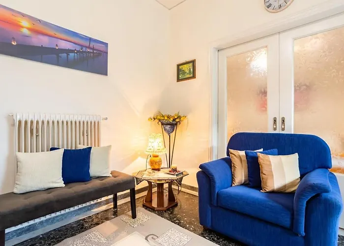 Seaside Family Haven - Avia's Spacious Getaway