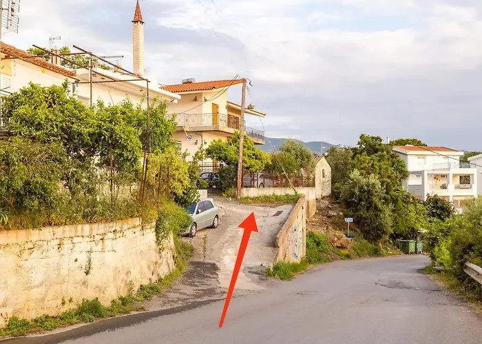 Seaside Family Haven - Avia's Spacious Getaway Avía