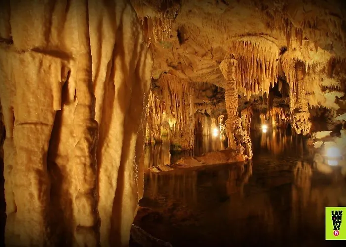 Seaside Family Haven - Avia's Spacious Getaway * Avía