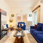 Seaside Family Haven - Avia's Spacious Getaway * Avía
