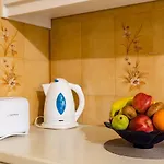 Seaside Family Haven - Avia's Spacious Getaway * Avía