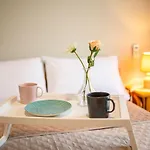 Seaside Family Haven - Avia's Spacious Getaway Lägenhet *