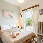 Seaside Family Haven - Avia's Spacious Getaway Avía
