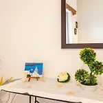 Seaside Family Haven - Avia's Spacious Getaway Avía