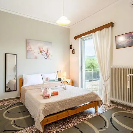 Seaside Family Haven - Avia's Spacious Getaway Appartement *