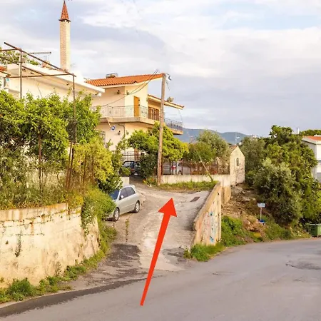 Seaside Family Haven - Avia's Spacious Getaway Avía