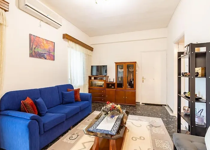 Seaside Family Haven - Avia's Spacious Getaway