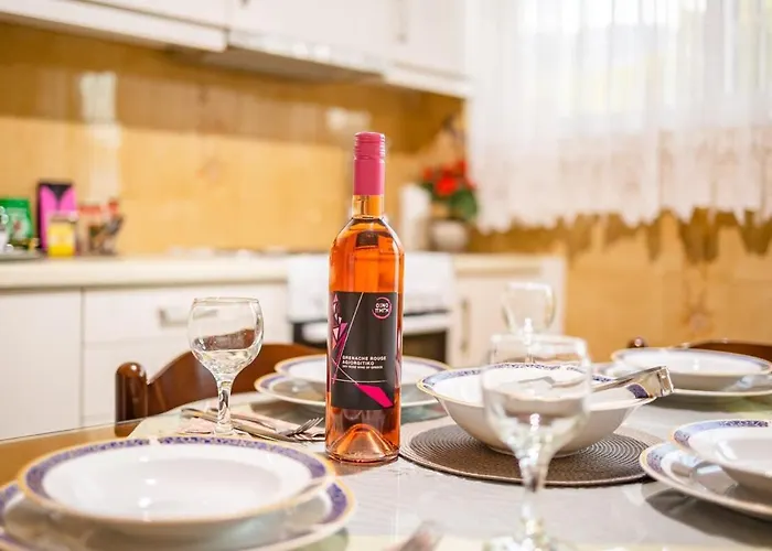 דירה Seaside Family Haven - Avia's Spacious Getaway *