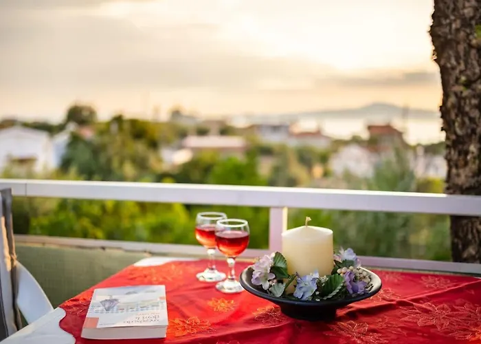 Seaside Family Haven - Avia's Spacious Getaway * Avía