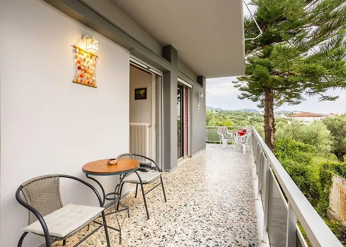 Seaside Family Haven - Avia's Spacious Getaway * Avía