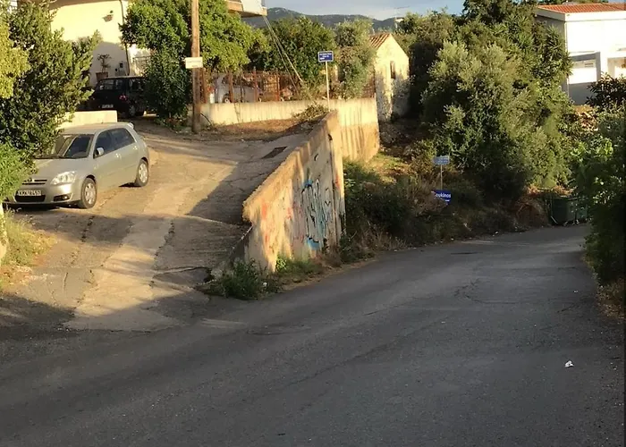 Seaside Family Haven - Avia's Spacious Getaway 公寓 *